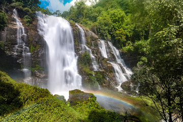 Obraz premium Beautiful Waterfall in Thailand