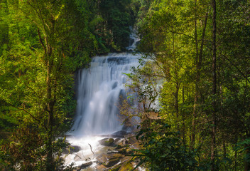 Obraz premium Beautiful Waterfall in Thailand