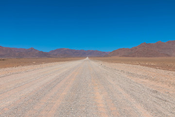 Fototapeta na wymiar Schotterpiste, Maltahöhe Namibia