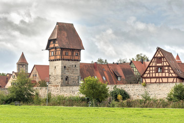 Fototapeta na wymiar Blick auf die historische Altstadt von Dinkelsbühl mit Bäuerlinsturm