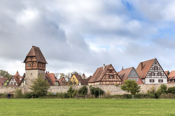 Fototapeta premium Blick auf die historische Altstadt von Dinkelsbühl mit Bäuerlinsturm
