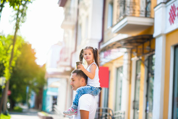 Fototapeta premium Dad walks around the city with his beloved daughter.