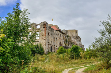 Fototapeta na wymiar Beautiful castle ruins on the hill. Ruins of the castle on the Jurassic hill in Rabsztyn in Poland.