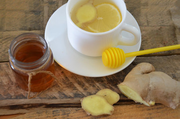 Hot drink for treatment. Autumn. Honey. Ginger. tea. Tablets for the treatment of protoplasts. alternative medicine. health