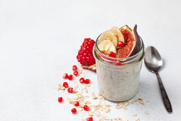 overnight  oatmeal with fruits