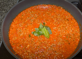 Sauce in Pfanne