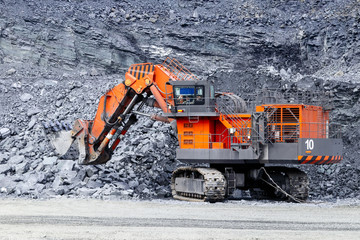 Mining excavator