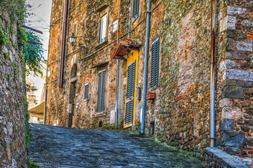 Fototapeta na wymiar Rustic street in Tuscany