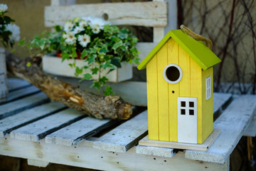 Joli nichoir oiseaux.