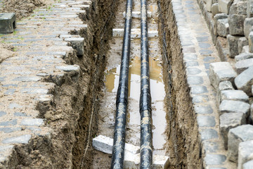 Wasserleitung in einem Graben/Schacht - Baustelle