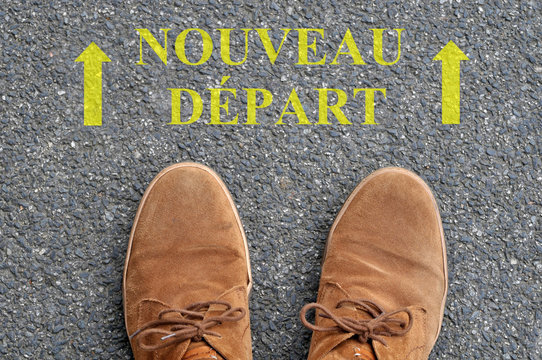 Chaussures devant un nouveau d&eacute;part 