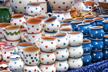 Obraz premium Traditional Hungarian ceramics for interior decoration in the market