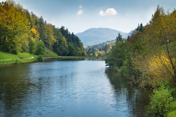 Obraz premium Autumn morning in the foothills of the Alps, the lake of Slovenia.