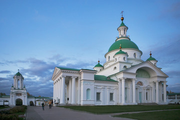 Fototapeta na wymiar Rostov Veliky. Spasso-Yakovlevsky Monastery on Lake Nero