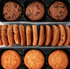 Many delicious oatmeal cookies in pack, closeup