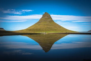 Papier Peint photo Kirkjufell Summer sunset over the famous Kirkjufellsfoss Waterfall