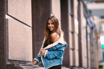 Close up fashion street stile portrait of pretty girl in fall casual outfit Beautiful brunette posing outdoor.