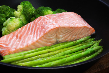 salmon with broccoli and asparagus