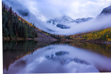 Fototapeta premium The beautiful maroon bells in fall colors