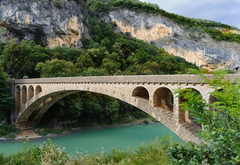 pont fleuve vert