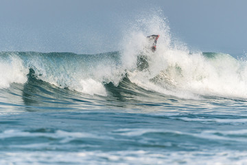 Naklejka premium Bodyboarder surfing ocean wave