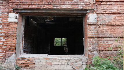 Fototapeta na wymiar Old brick house