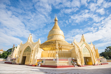 Fototapeta premium Maha Wizara Pagoda is a famous buddhism pagoda in Dagon Township, Yangon, Myanmar. The pagoda, built in 1980, is located immediately south of the Shwedagon Pagoda on Dhammarakhita Hill