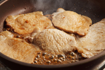 調理中のショウガ焼き