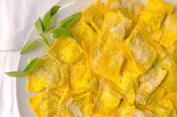 Tortelli, pasta ripiena ricotta e spinaci