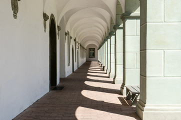 Obraz premium Arcade in a monastery / Arcade in the Monastery Benedictbeuern in Bavaria, Germany 