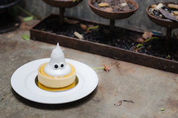 ghosts for Halloween lemon tart ( Dessert for concept halloween)