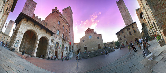 San Gimignano, piazza Duomo a 360°