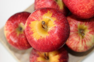 apple, fruit, food, fresh fruit, fresh food, heakthy food, autumn, autumnal, lovely autumn, vegetarian food, autumn time, lovely autumn,red apple, juicy apple,juicy fruit,apples