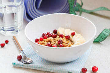 After yoga breakfast: muesli with berries and banana.