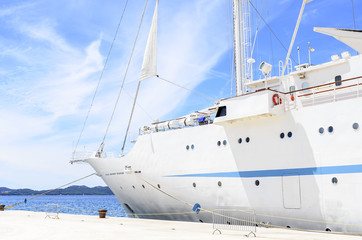 Obraz premium Cruise liner in the port.