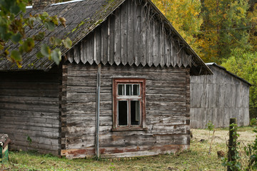 Fototapeta na wymiar Old wood house in countryside village near forest.