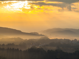 Elbsandsteingebirge bei Sonnenaufgang