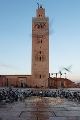 Obraz premium Koutoubia-Moschee zur Morgendämmerung (Serie mit ähnlichen Motiven vorhanden)