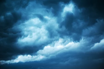 Tableaux ronds sur aluminium brossé Ciel Ciel orageux dramatique, nuages sombres avant la pluie