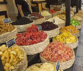 Frutas desidratadas na feira de alimentos orgânicos 