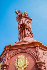 Fototapeta premium La statue Notre-Dame de France sur le rocher Corneille au Puy-en-Velay