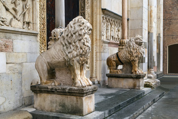 statue of lions, Modena, Italy