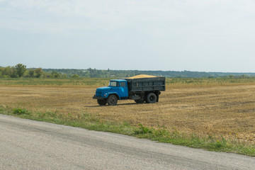Obraz premium Truck with grain