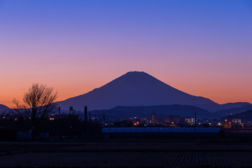 Fototapeta na wymiar 夕景の富士山