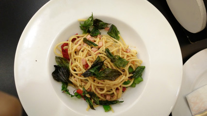 Spaghetti stir fried with ham