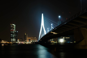 Fototapeta na wymiar Erasmus bridge