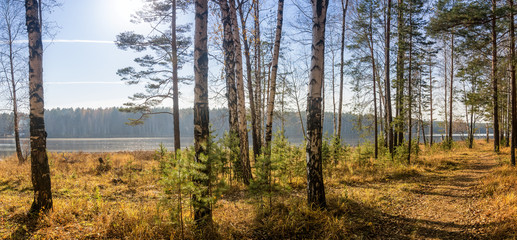осенний пейзаж на берегу лесной реки, Россия, Урал, © 7ynp100