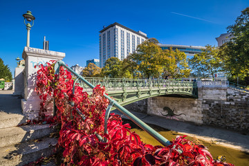 Fototapeta premium Jesienny nastrój w wiedeńskim parku miejskim