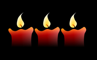 3 rote Kerzen vor schwarzem Hintergrund