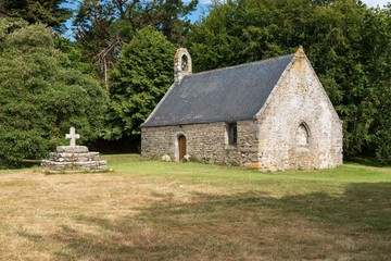 Fototapeta na wymiar chapelle en bretagne 